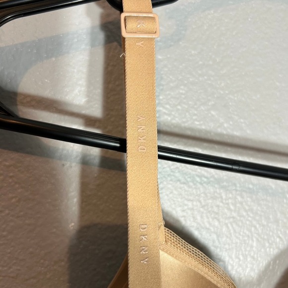 DKNY T-Shirt Bra Everyday Comfort Underwire Support Nude Size 34B - Picture 4 of 6